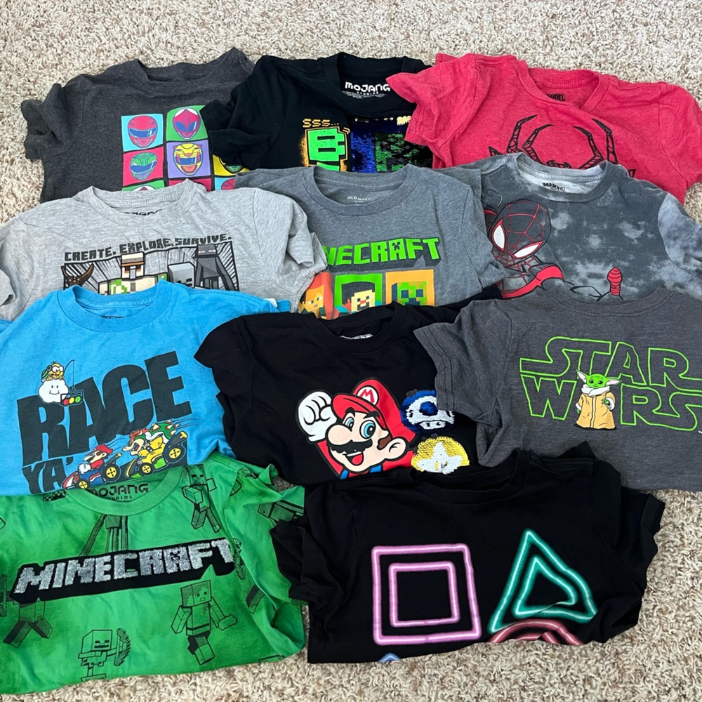 Lot of kids short sleeves t-shirts - size 6/7 - 11 shirts